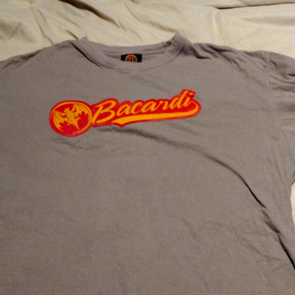 *3/$20 CLOSET CLEAN OUT BUNDLE DEAL* Vintage Bacardi Rum T-shirt Large